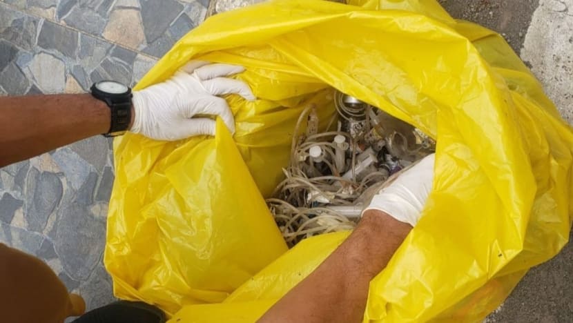 Limbah medis bertebaran di Sungai Citarum, ada jarum suntik hingga bekas infus