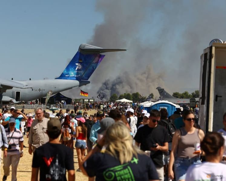 Greek military aircraft crashes during airshow, pilots killed