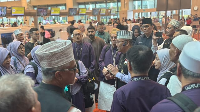 Haji 2025: Kumpulan pertama seramai 43 jemaah Haji SG selamat berangkat ke Tanah Suci