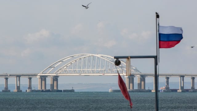 克里米亚大桥发生爆炸 两人死亡一人受伤