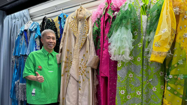 吕伟伦家中收藏200套歌台服装 总价值达六位数