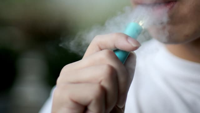 马国登嘉楼8月起全面禁售电子烟