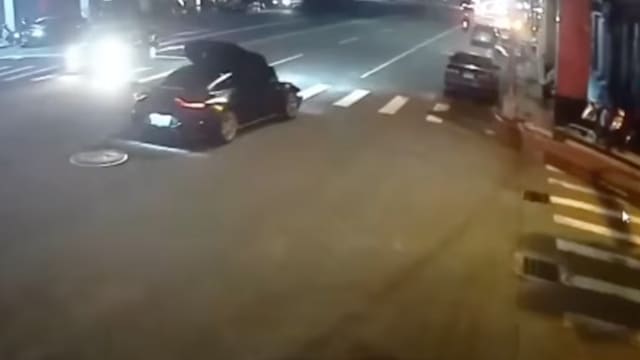 驾驶租来超跑撞三车后逃逸 台警追查台中男子