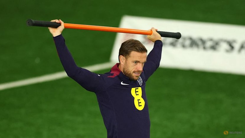 Veteran Henderson says he is not in England team to be a cheerleader