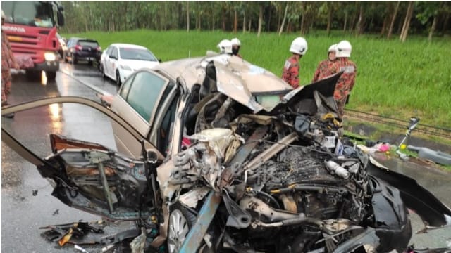 下雨天马国南北大道发生连环车祸 三人当场身亡
