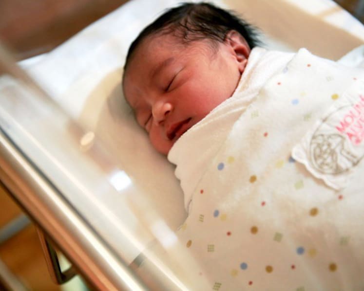 Govt urged to support working mums with more leave, flexi-work options