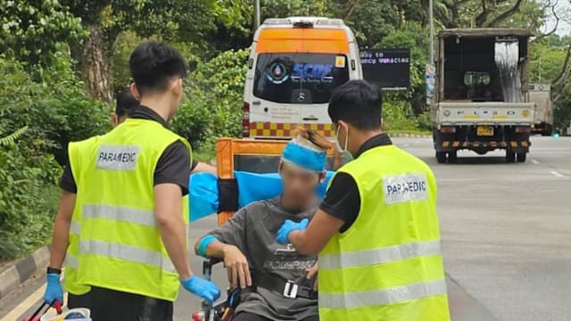 电动脚踏车骑士遭撞致头破血流 警方追查涉事司机下落