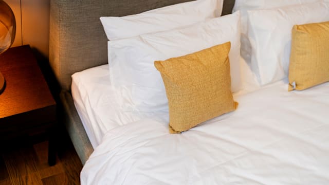 被约“三人行” 日男被设局仙人跳遭勒索100万日元