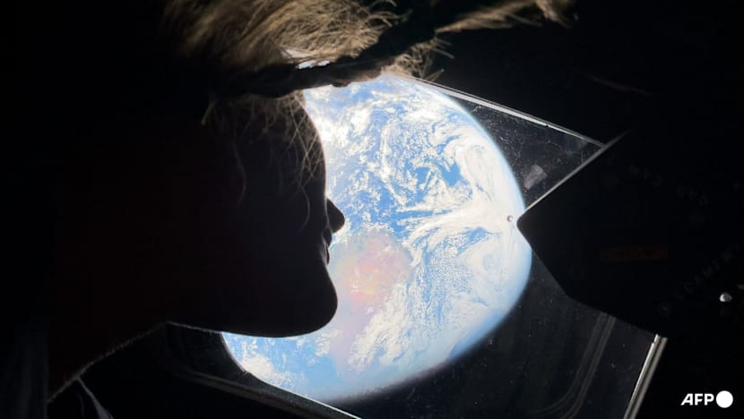 Artemis mission approaches lunar loop for first flyby since 1972