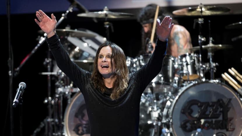 Rahasia di balik aksi liar mendiang Ozzy Osbourne gigit kelelawar di panggung