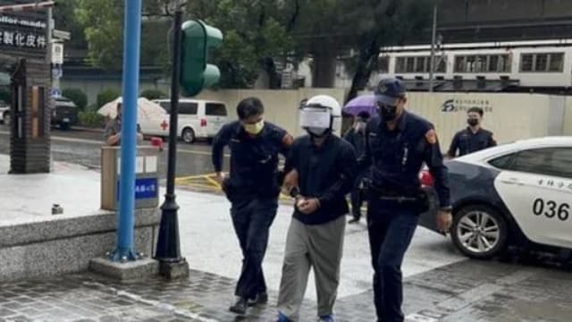 凶嫌首露面！涉杀马国女大生 男子悠闲吃完饭盒才赴警局做笔录