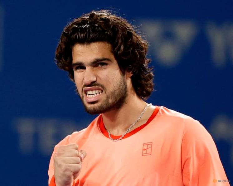 Alcaraz rallies past Munar into Japan Open final