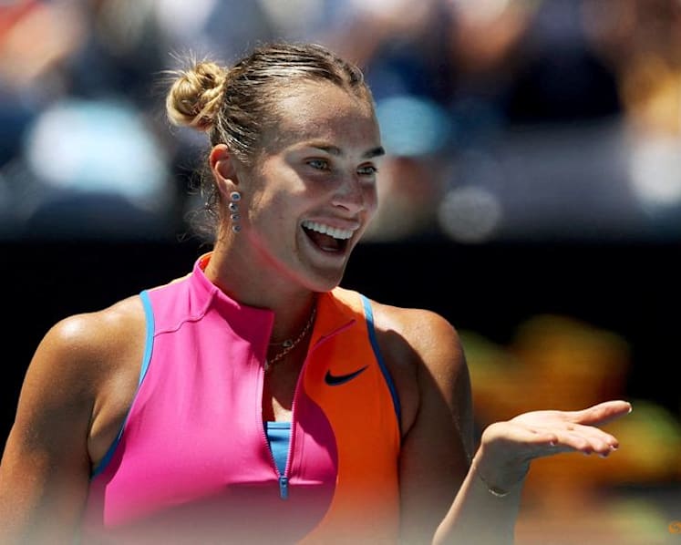 Alcaraz shines, Sabalenka beats the heat to make Australian Open semi-finals