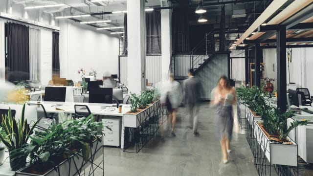 调查：近八成企业转型幅度属中等或有限