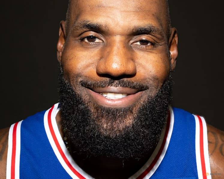NBA-LeBron soaks in brotherly love in Philly media debut