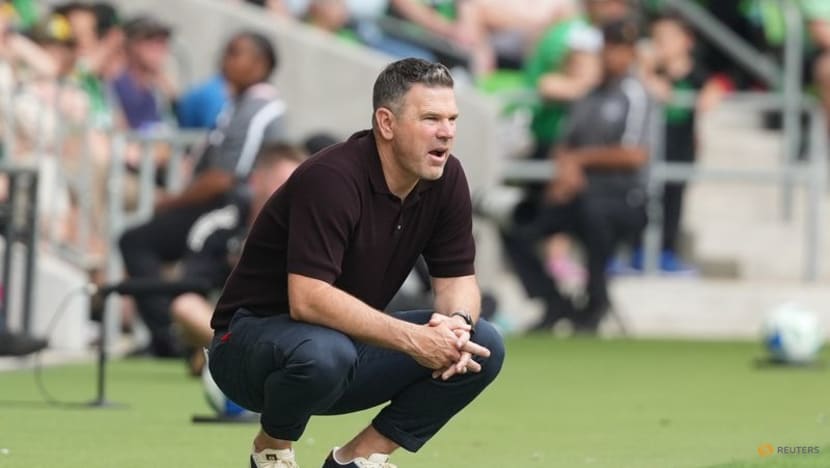 Amid historically poor start, Galaxy extends coach Greg Vanney Amid historically poor start, Galaxy extends coach Greg Vanney