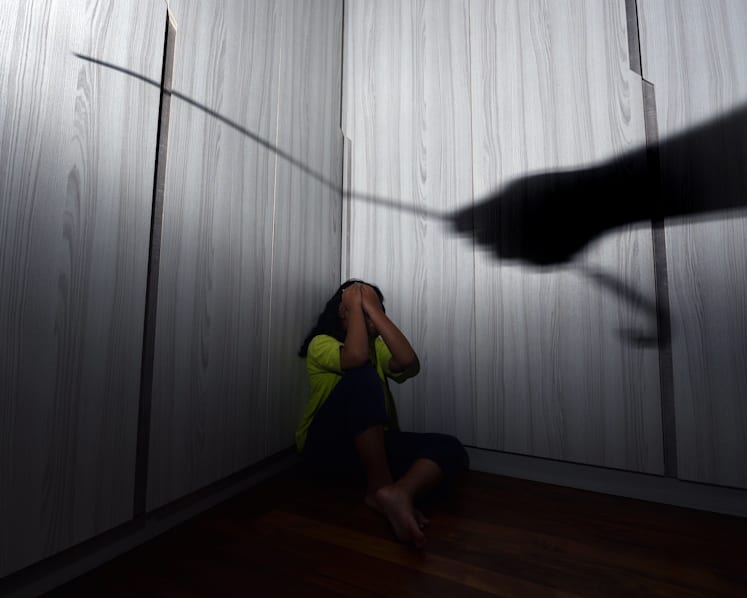 Woman who abused her two young daughters, breaking teeth of older girl, pleads guilty: Report