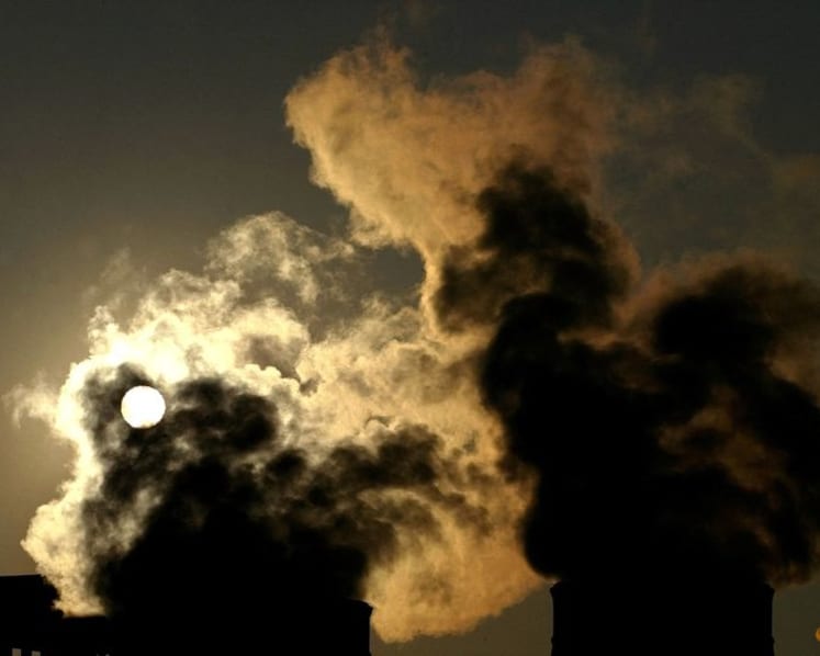EU reforms carbon market under pressure from industry