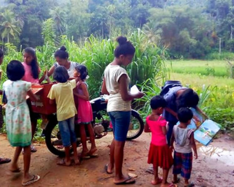 Books by bike: Sri Lankan man runs mobile library for kids