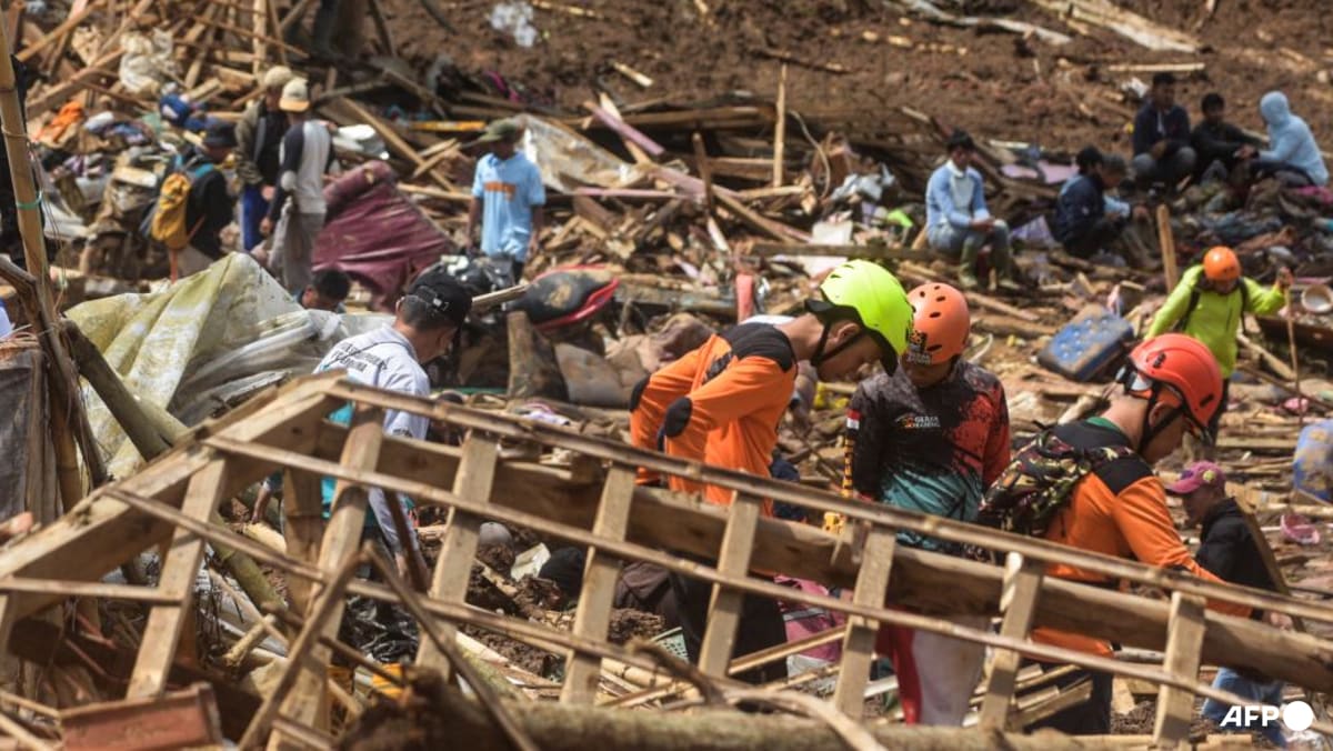 Indonesia landslide death toll rises to 17