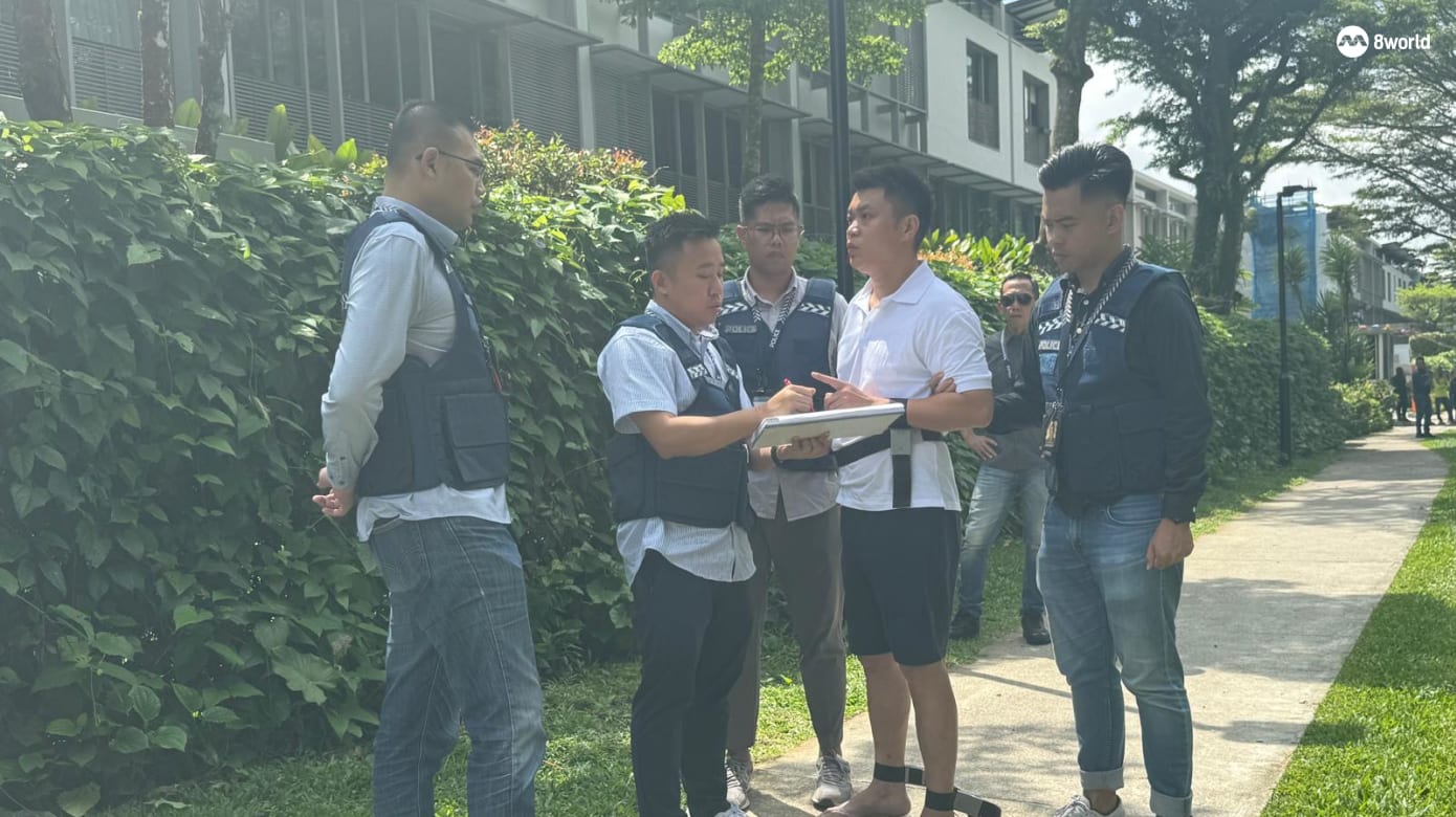 第四名被告Zhou Yinggui抵达案发现场。（图：叶衍娴）