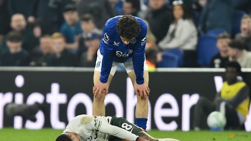 Rosenior bemoans 'cheap goals' as Everton thump Chelsea