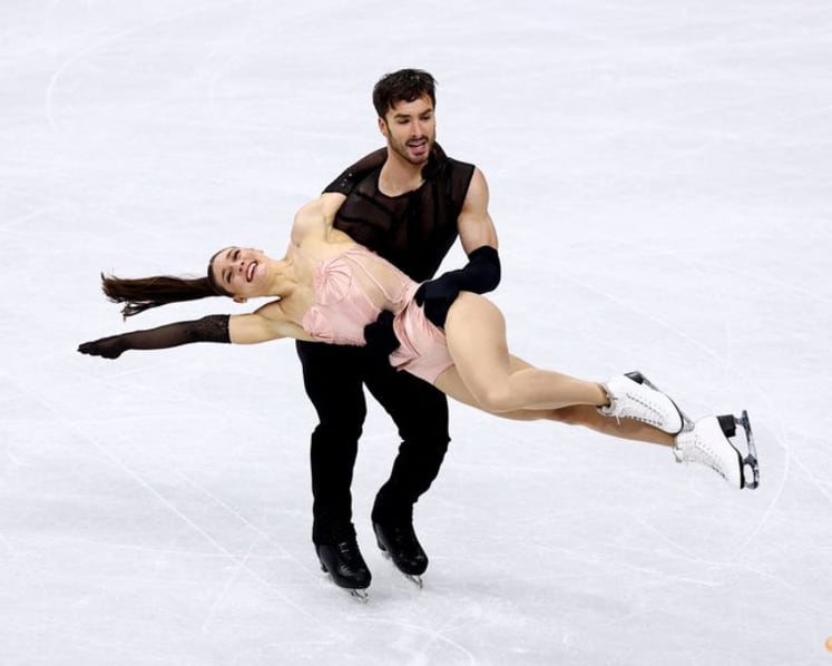 Figure skating-US lead team event after strong skates by Chock & Bates and Liu