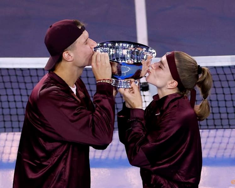 Muchova and Mensik win US Open mixed doubles title
