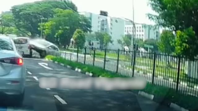 撞上分界堤和货车后逆向行驶逃跑 63岁男司机正协助警方调查