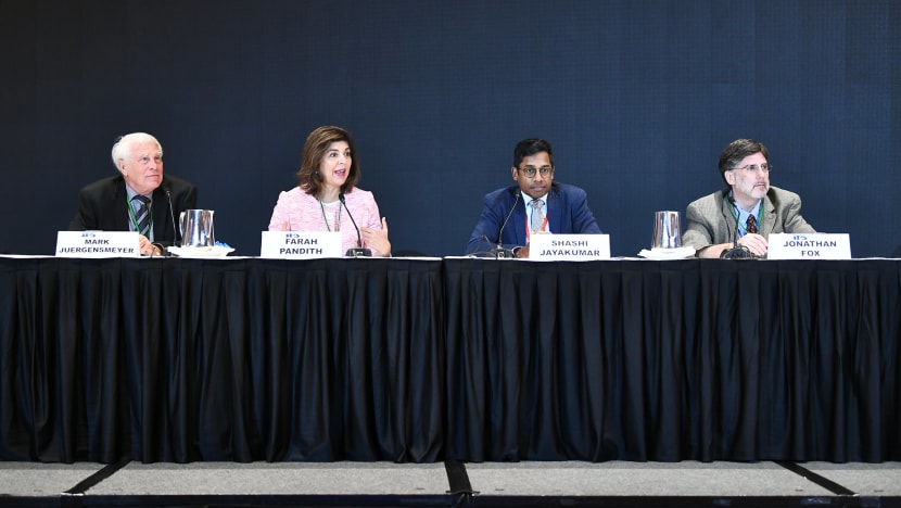 Former diplomat warns Muslim millennials not to rely on online channels in search for identity