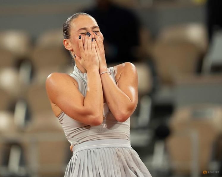 Kostyuk comes out on top in all-Ukrainian match to reach last four in Paris