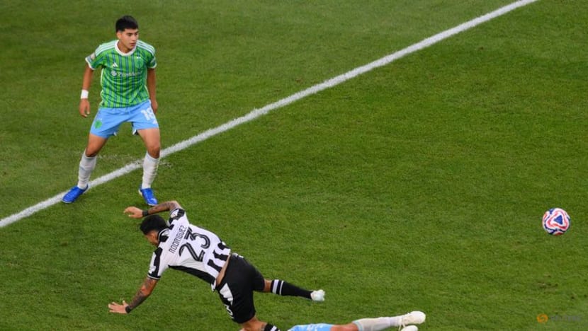 Botafogo hold off late Seattle surge for 2-1 Club World Cup debut win