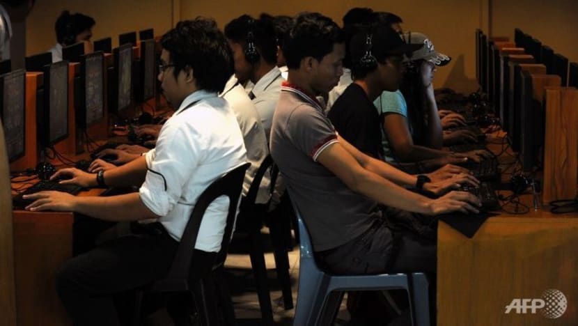 Warga M'sia buang masa di internet pada kadar 'ekstrem', dedah Wan Azizah Warga M'sia buang masa di internet pada kadar 'ekstrem', dedah Wan Azizah