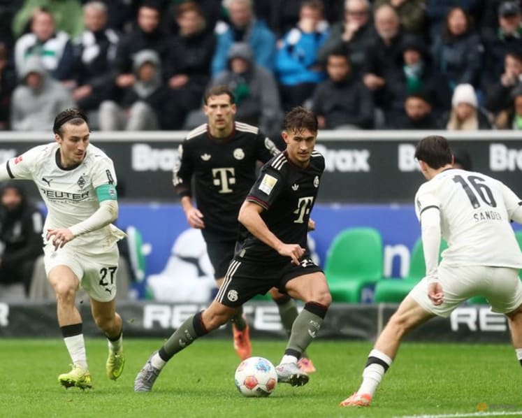Bayern cruise past Gladbach to extend perfect start