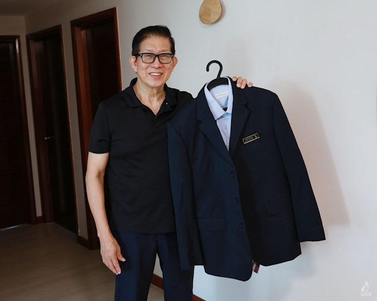 After 46 years, Singapore Airlines steward bids farewell to life at 41,000 ft