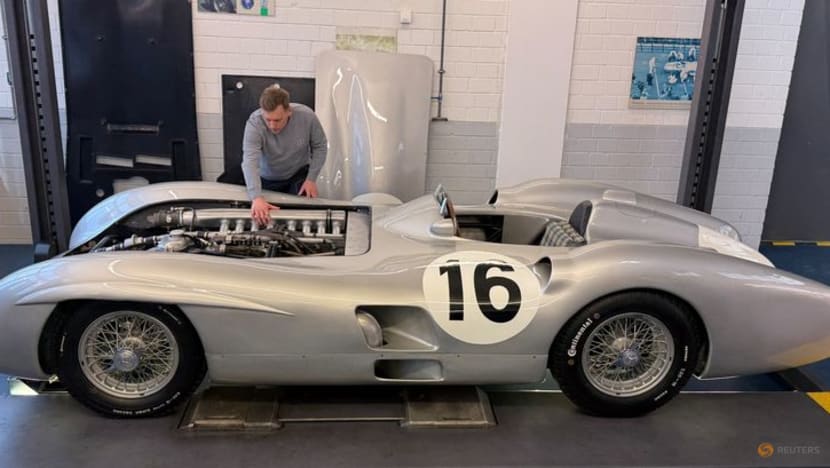 Mercedes 1955 'streamliner' set to smash F1 record at auction