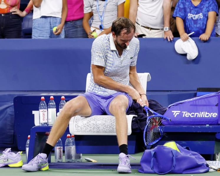 Sabalenka, Djokovic win before Medvedev tirade sparks chaos at US Open