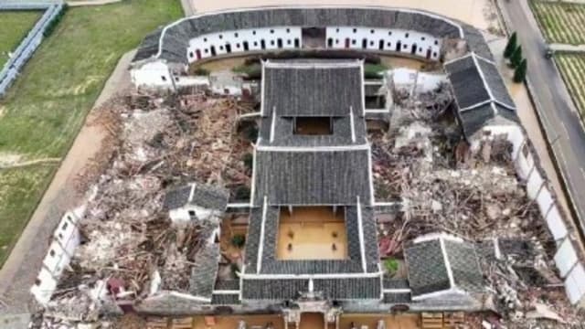 中国福建“客家第一宗祠”受暴雨侵袭大面积坍塌