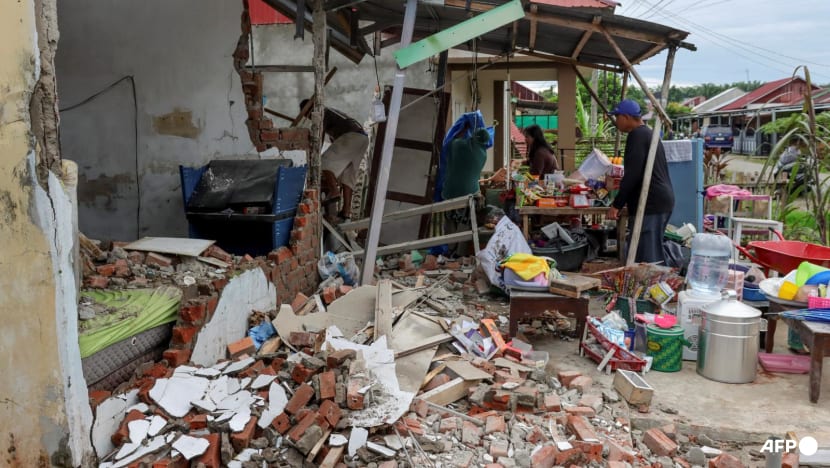 Indonesia quake off Sumatra damages more than 100 houses Indonesia quake off Sumatra damages more than 100 houses