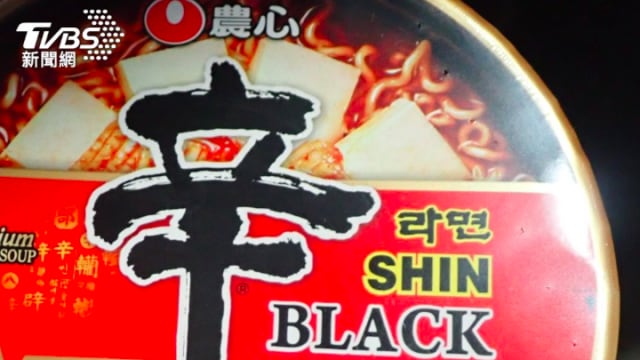 台发现韩国辛拉面调味包农药超标 食品局：我国不受影响