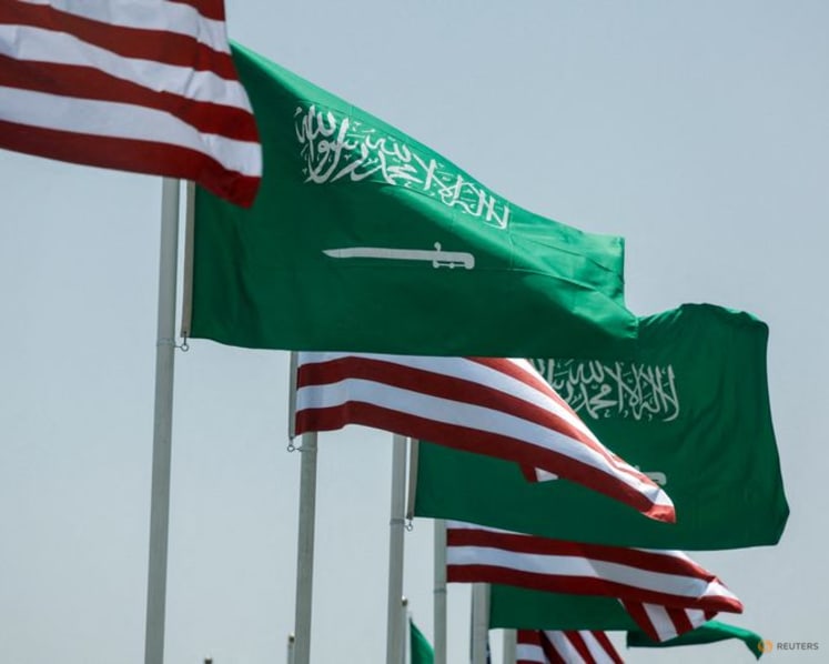 Iran war spreads to Red Sea and Caspian, Gulf quiet as US forgoes strikes