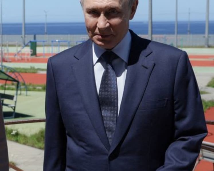 Japan protests Putin's first visit to disputed islands