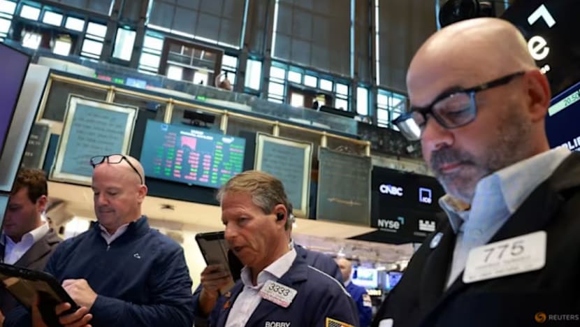 Perang Amerika, Israel dan Iran: Harga minyak naik, pasaran saham merosot di tengah harapan rapuh bagi perdamaian Timur Tengah