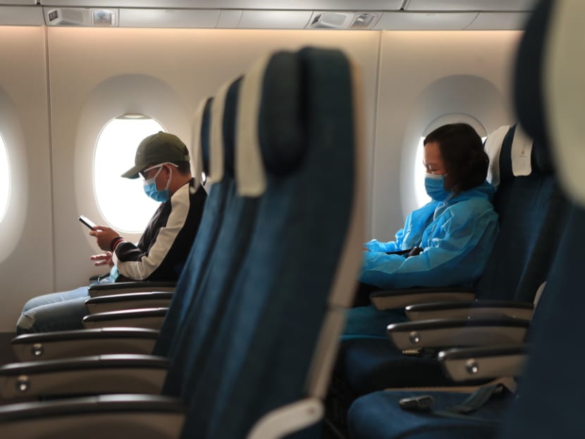 Commentary: Just how risky is it to stay maskless on a plane?