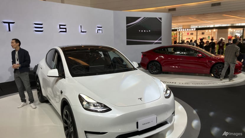 Car makers racing to keep up with electric vehicle demand in the US