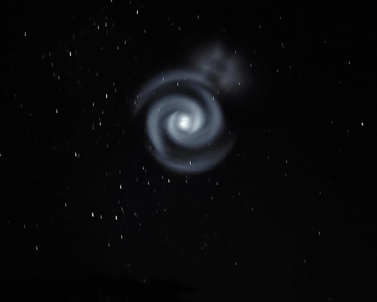 Blue light spiral in New Zealand night sky stuns stargazers 