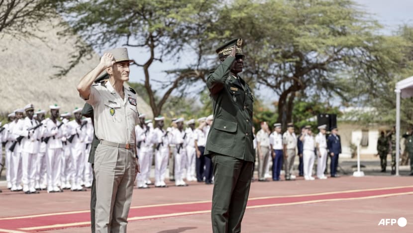 France ends permanent troop presence in Senegal