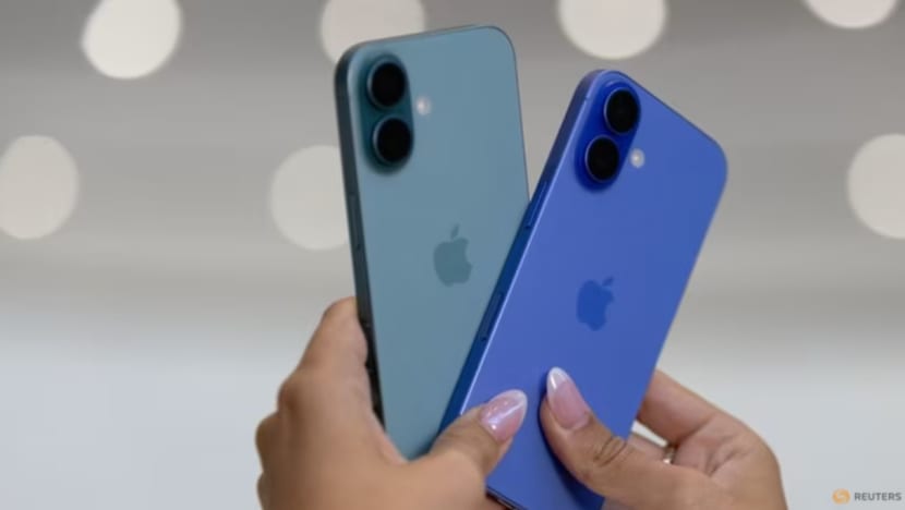 Trump ancam tarif 25% jika iPhone tidak dibuat di Amerika Syarikat