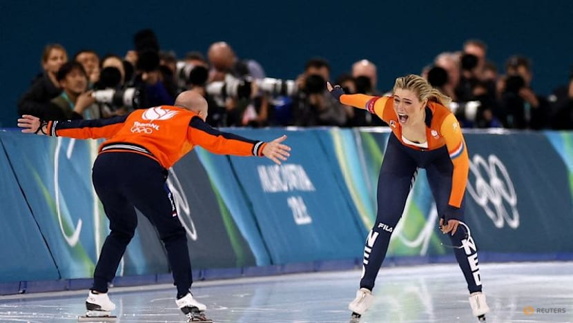 Speed skating-Netherlands' Leerdam channels expectations to win gold