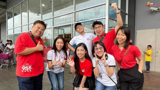 958带团出游　与600听众庆台庆